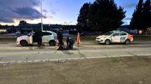 Imagen de Persecución en Bariloche | Chocó y robó un auto a punta de pistola: fue detenido por la Policía