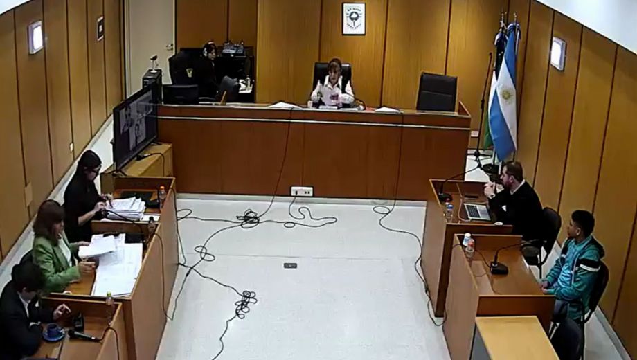 La jueza encabezó el tratamiento del legajo penal en los tribunales de Roca junto a las partes del proceso.
