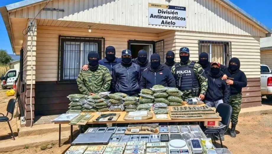 Vaca Muerta y seguridad: los operativos contra el microtráfico en Añelo dejaron drogas, armas y millones secuestrados.