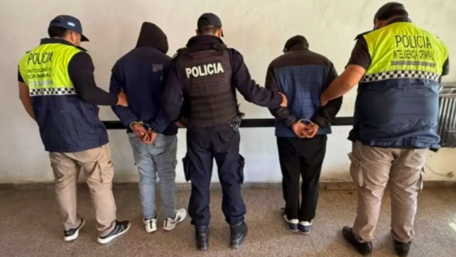El operativo incluyó actas, certificados médicos y fichas dactiloscópicas para formalizar el traspaso de custodia.