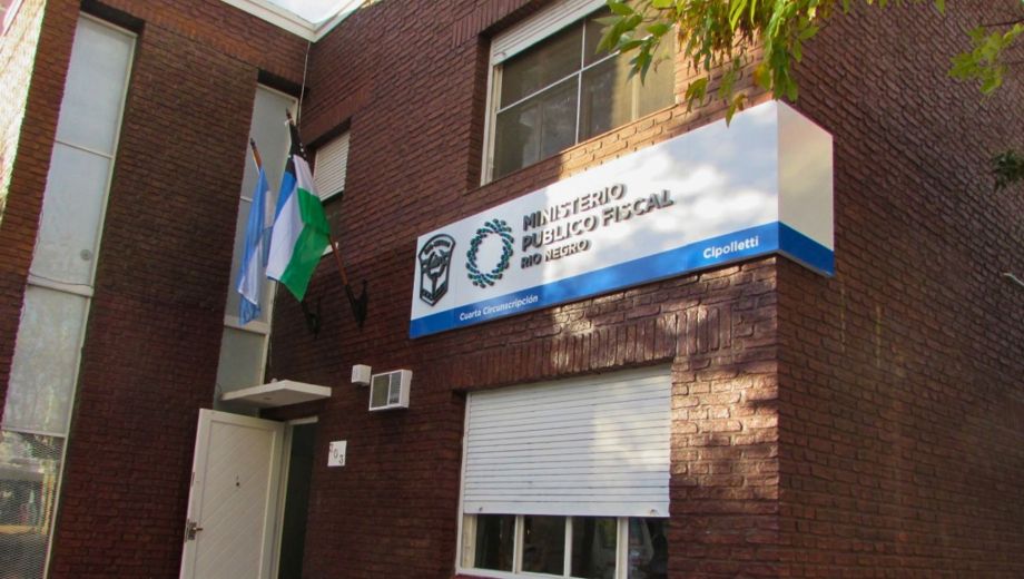 La investigación de la fiscalía incorporó testimonios policiales, certificados médicos y registros de cámaras municipales.