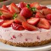 Imagen de Torta cremosa de frutillas sin horno: una receta facil para disfrutar en pocos minutos