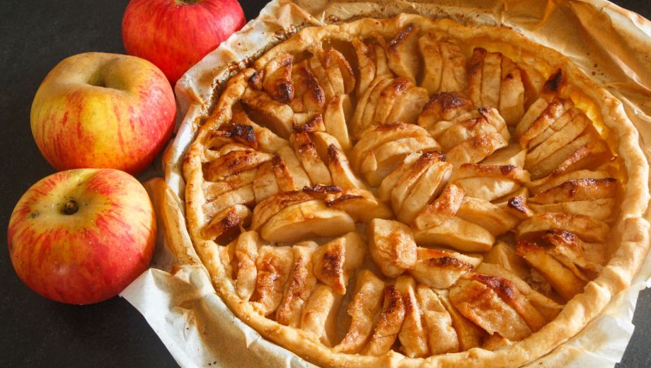 Una tartaleta de manzana con una base de avena y pocos ingredientes, ideal para la merienda. Foto: ilustrativa.