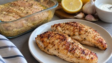 La mejor marinada para que la pechuga de pollo quede jugosa y no se seque