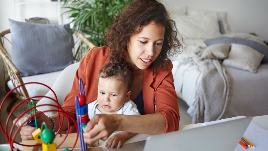 El deseo de tener hijos convive con las condiciones necesarias para criarlos.