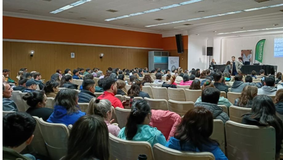 Docentes, profesores de Educación Física e instructores participaron de las jornadas de capacitación realizadas en Cipolletti durante agosto y septiembre. Gentileza. 