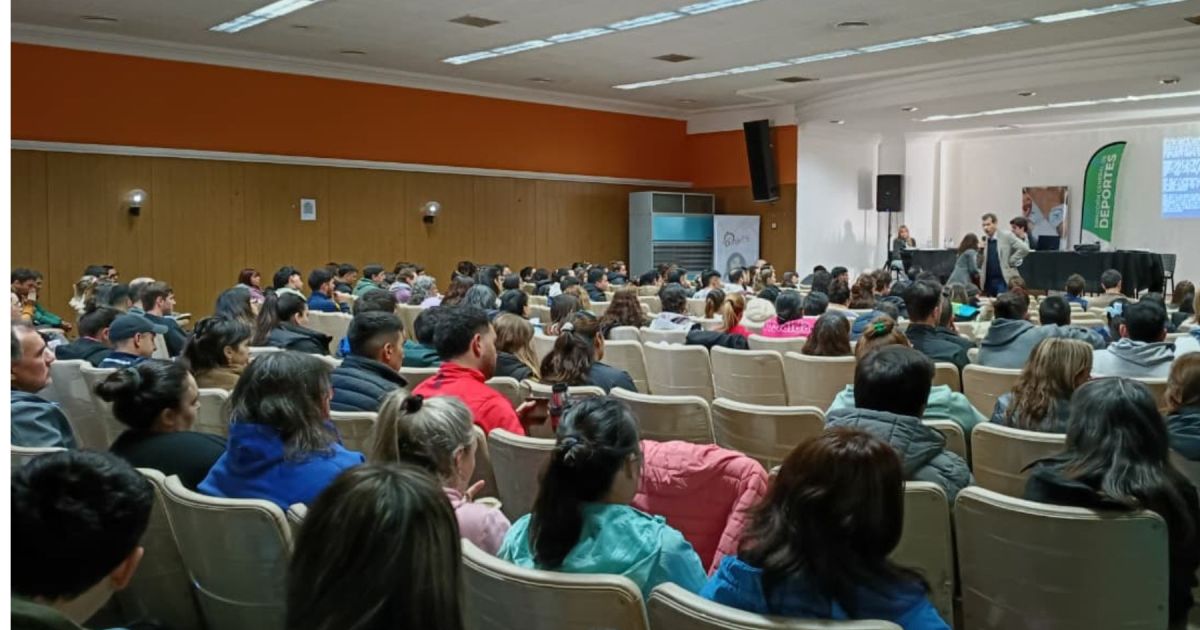Capacitan a docentes sobre prevención de accidentes en escuelas y clubes