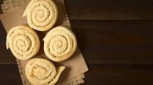 Imagen de Espirales de coco caseras: la receta fácil con pocos ingredientes para acompañar el mate