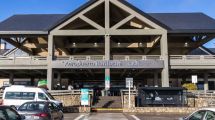 Imagen de Qué obras se harán en los aeropuertos de Bariloche y Viedma: inversiones millonarias y mejoras en las terminales