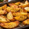 Imagen de Los cocineros coinciden: qué ingrediente agregar para que las papas al horno queden más crocantes