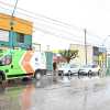 Imagen de Choque en Roca: un Ford Ka impactó contra un auto estacionado