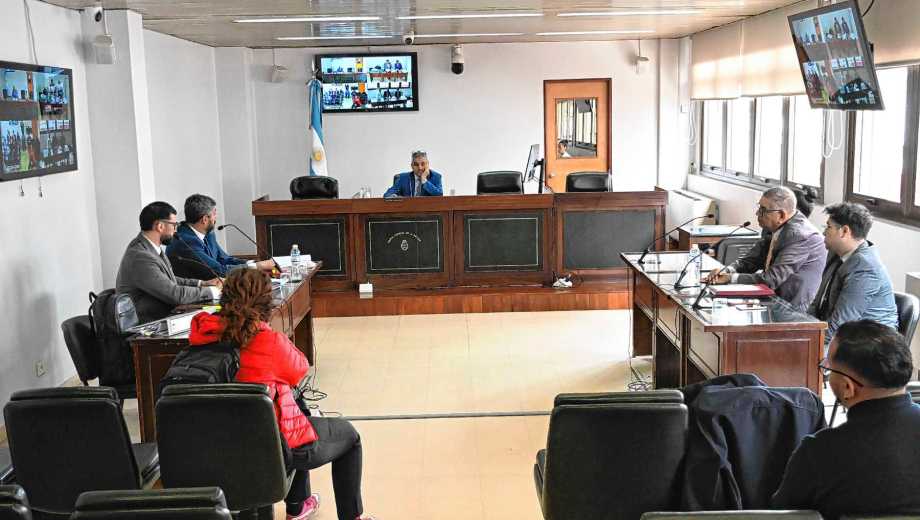 El magistrado dio a conocer la sentencia formal que dejó firme el castigo de ejecución condicional y las reglas impuestas a la condenada. Foto Fiorella Ciaramaría.