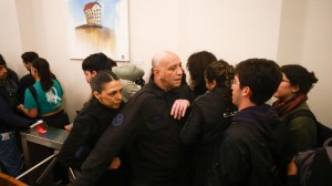 Tensión en Educación: estudiantes ingresaron al Palacio Sarmiento en reclamo por el financiamiento universitario