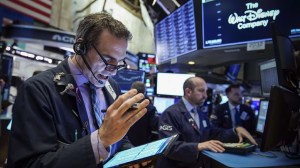 El riesgo país trepó a 597 puntos en una jornada de suba de las acciones argentinas