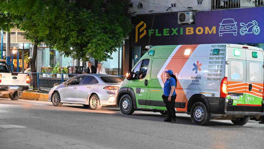 Una joven fue atropellada en el centro de Roca. 