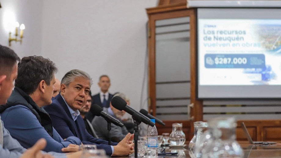 Epígrafe: El anuncio se realizó en el Salón de Acuerdos de Casa de Gobierno, con la presentación del EPAS de fondo. (Foto: gentileza)