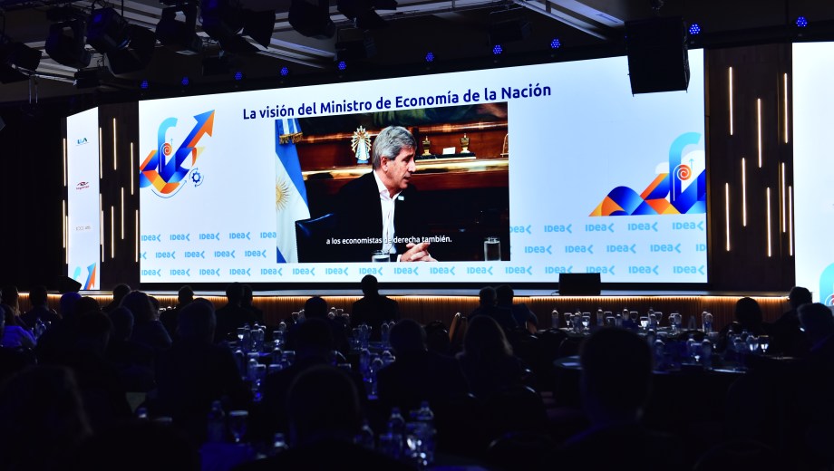 Luis Caputo habló en una entrevista grabada frente a los empresarios de IDEA.
