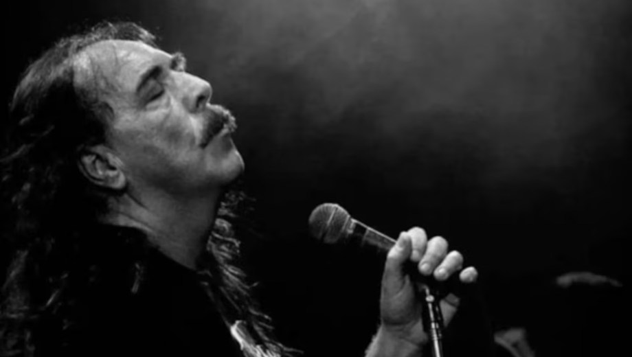 Saul Blanch, voz inconfundible del heavy metal argentino.