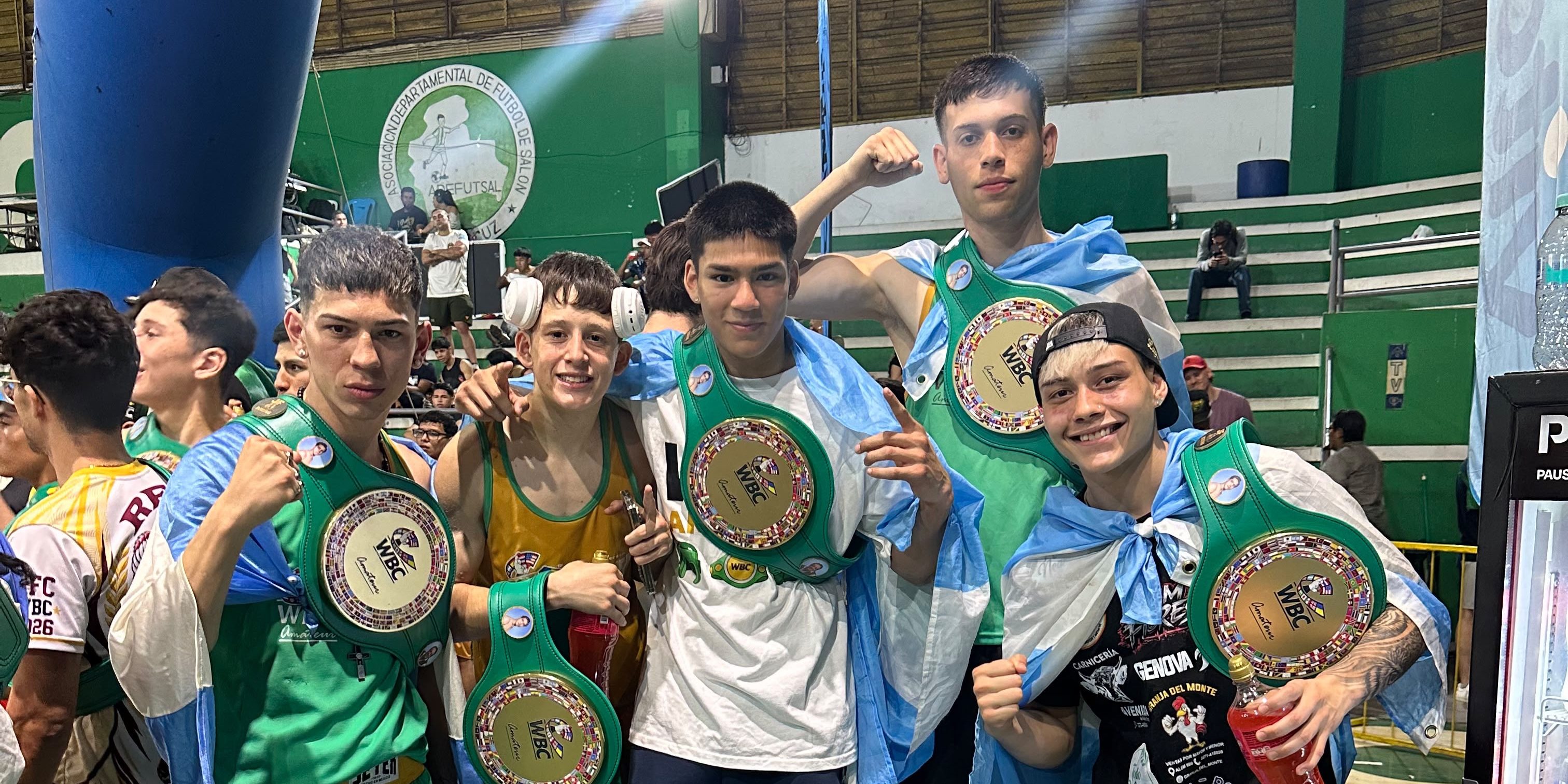 Santino Zilli, boxeador de Viedma, se coronó campeón en Bolivia