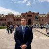 Imagen de Tiene 23 años, es docente universitario, politólogo y se prepara para liderar la política