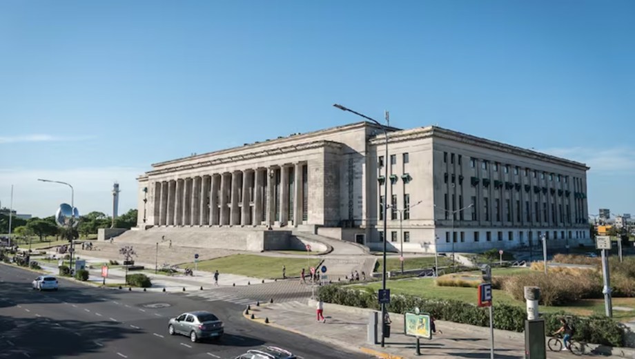 La medida de fuerza comenzó este miércoles y alcanza a la UBA y otras universidades públicas del país, cuyos gremios reclaman además una recomposición salarial del 33,4%. 
