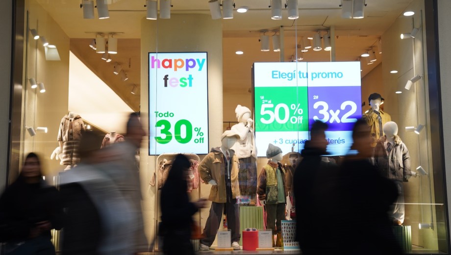 Descuentos y cuotas sin interés, las herramientas que usaron los comercios para sostener las ventas en septiembre. (Foto: archivo Clarín Fotografía)