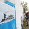 Imagen de Cómo luce un mural inspirado en Bansky en la costanera de Viedma