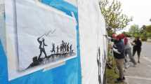 Imagen de Cómo luce un mural inspirado en Bansky en la costanera de Viedma