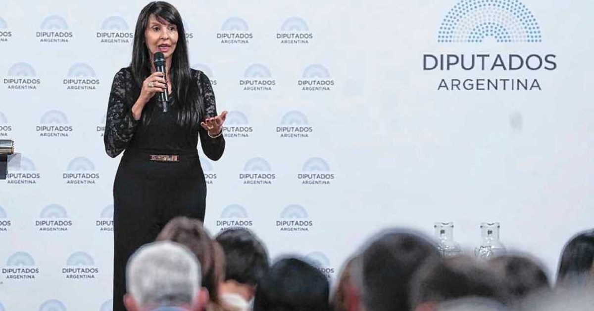 Lorena Villaverde presentará su libro "Inquebrantable" en Cipolletti
