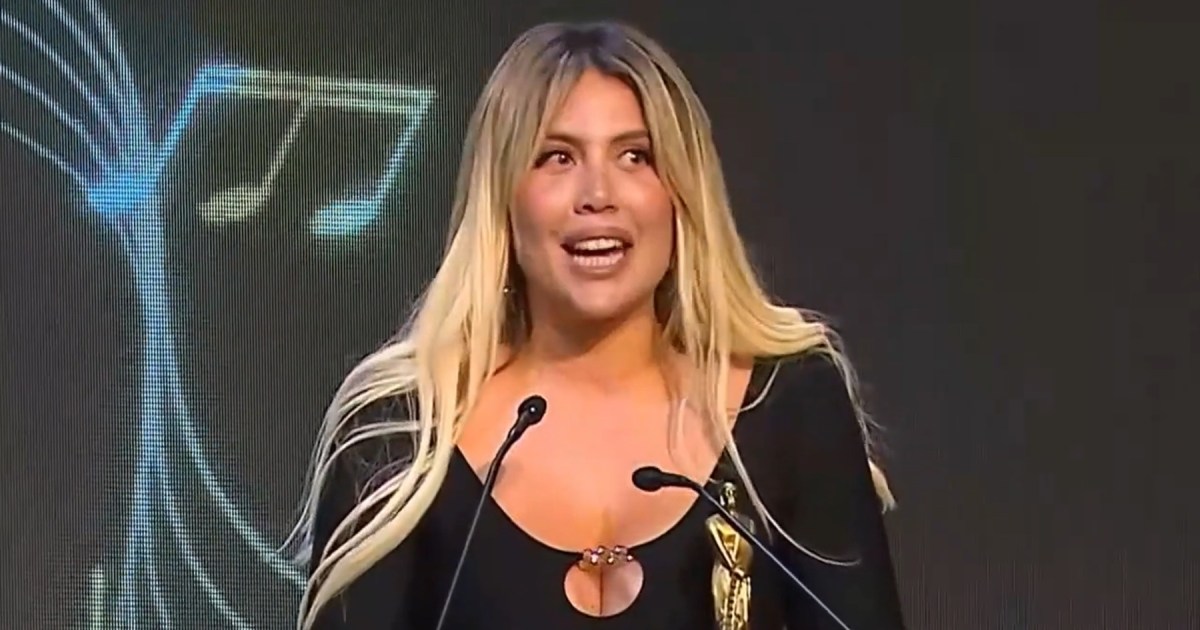 Wanda Nara ganó un Martín Fierro por su canción y acaparó miradas con su look