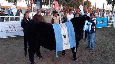 Pioneros del Angus en Conesa: ganaron en Palermo y ahora hicieron historia con un remate único en casa