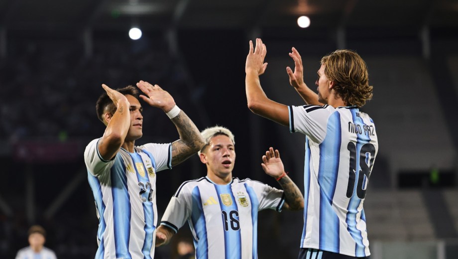 Prestianni y Paz fueron titulares en Argentina contra Bolivia. (Foto: AP)