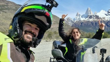 Dejaron su peluquería, se lanzaron a recorrer la Argentina en una moto 125 cc y pasaron el invierno viviendo en Caviahue