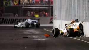 El recordado «crashgate» de Singapur 2008, que le valió la expulsión de por vida a Flavio Briatore de la F1