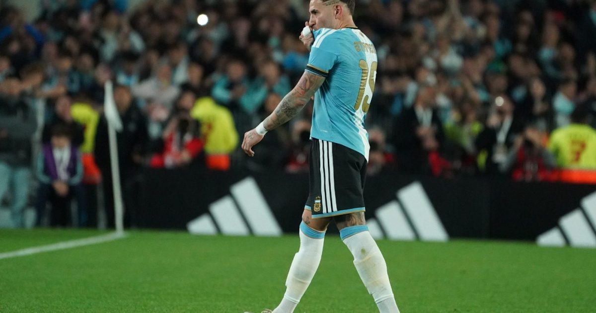 Nicolás Otamendi también se despide de la Selección con gol y ovación