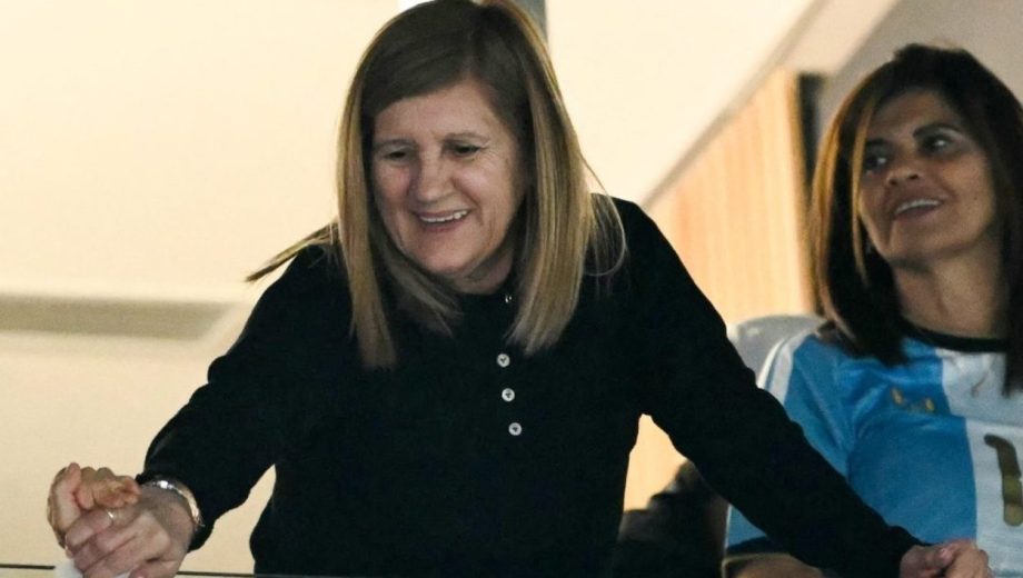 A poco del fallecimiento de Jorge Messi, la madre del "10" se mostró muy emocionada en el palco del Monumental. 