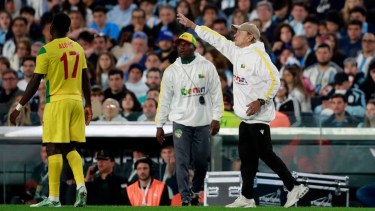 «La seguridad rechazó a todo el mundo», reclamó el DT de Benín sobre la despedida de Messi