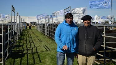 De innovar con Angus cuando solo había ovejas en Río Negro a recibir un remate histórico en su propio campo