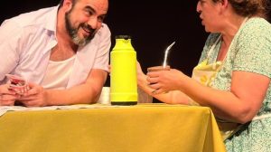 Teatro: la adaptación neuquina de «Mas respeto que soy tu madre», de Hernán Casciari