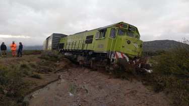 El temporal socavó las vías y dejó fuera de servicio al Tren Patagónico