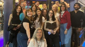 Practicar inglés y hacer amigos entre cervezas y cafés: la relajada propuesta en Cipolletti y Neuquén