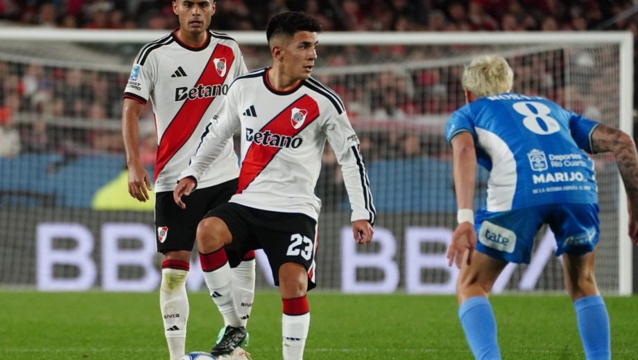 River visita a Sarmiento de Junín con la vuelta de Thiago Almada. (Foto: Clarín Fotografía)