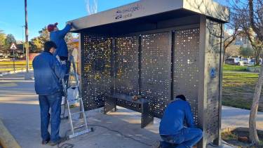 Neuquén ya renovó 100 garitas de COLE: el municipio proyecta sumar otras 100 en 34 sectores de la ciudad