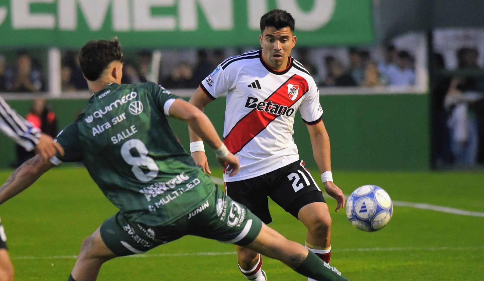 Marcos Acuña con molestias, duda para el partido ante Belgrano