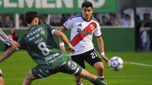 El Huevo Acuña terminó con una molestia en River y está en duda para la visita a Belgrano
