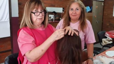 Voluntarias rosa: el trabajo solidario que transforma cabello donado en pelucas oncológicas para Viedma y Patagones