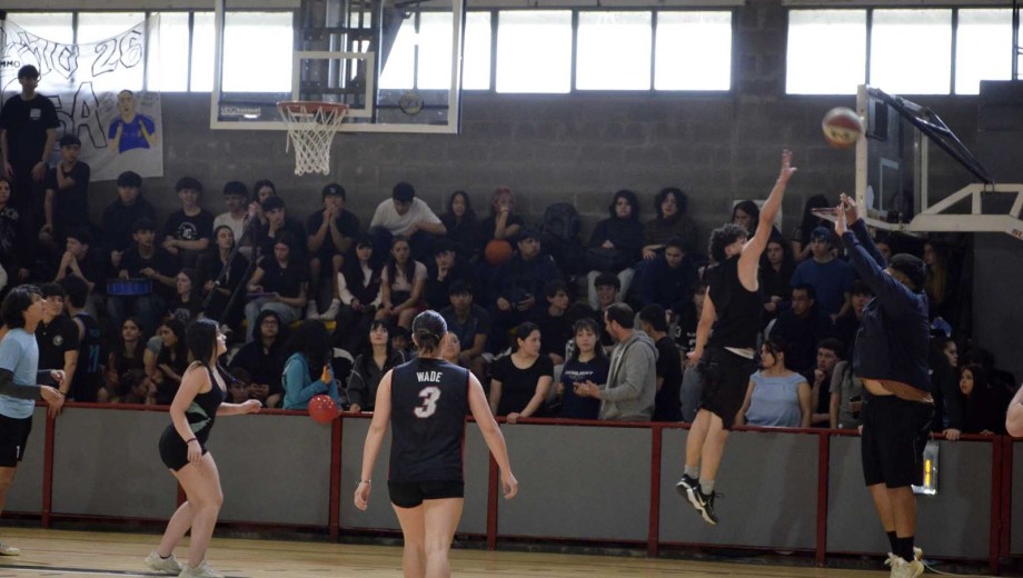 Con competencias deportivas, empezó la Semana de la Juventud en Bariloche. Foto: Chino Leiva. 