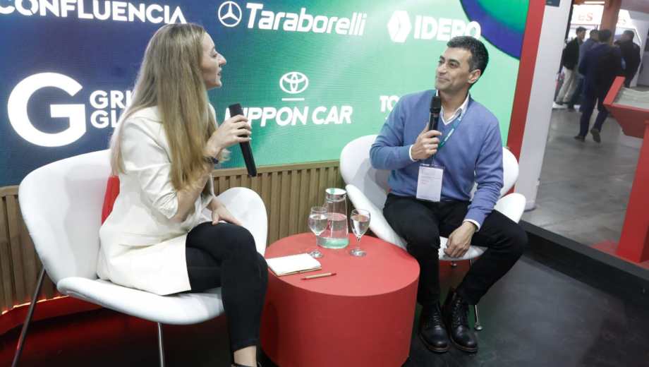 El gerente de Nuevos Negocios de NAO se acercó al stand del Diario RÍO NEGRO. Foto: Emiliano Ortíz.