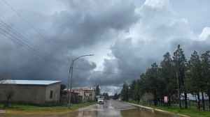 En apenas 30 minutos, una tormenta con granizo inundó escuelas y complicó los servicios en Pilcaniyeu