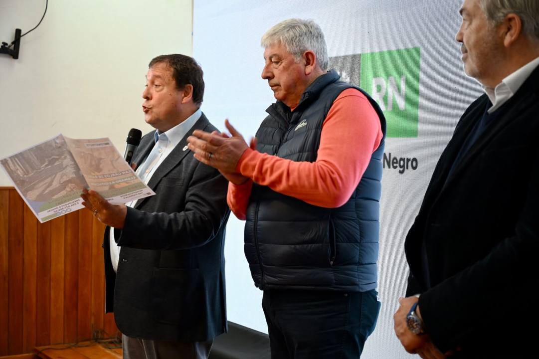 Autoridades durante el acto